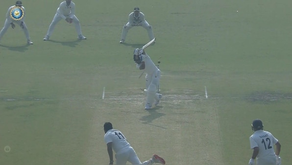 Virat Kohli clean bowled cheaply by Himanshu Sangwan on Ranji Trophy return