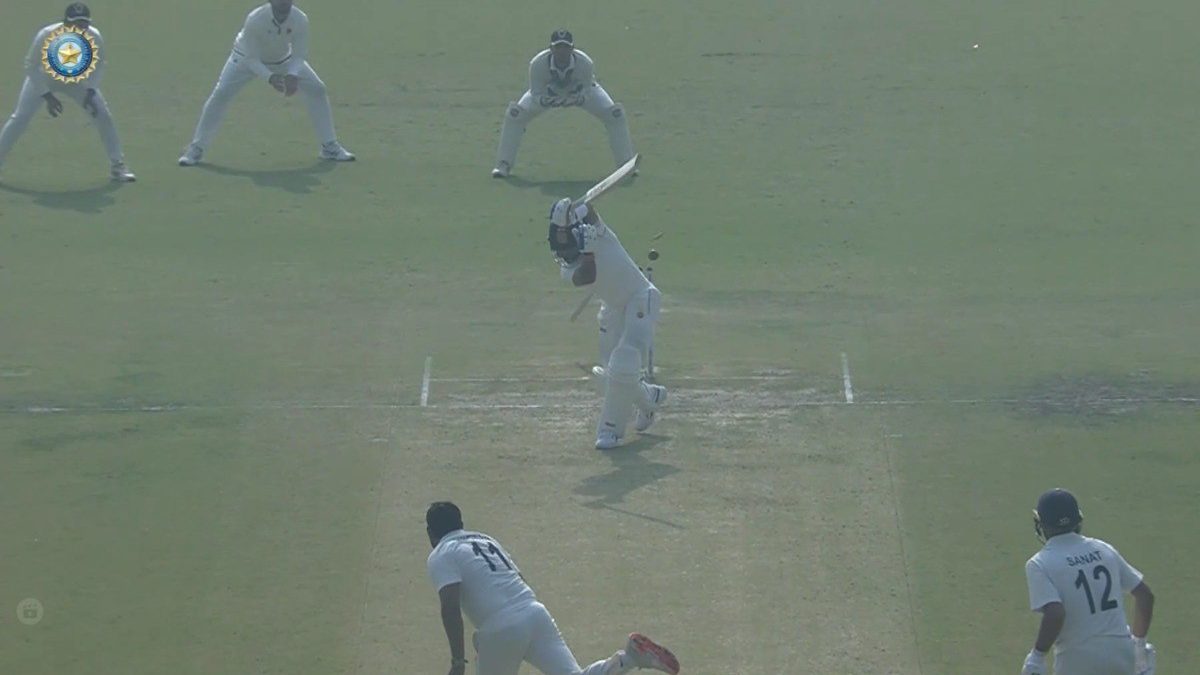 Himanshu Sangwan cleaned up Virat Kohli's stumps to send him back quickly to the dugout. Himanshu Sangwan cleaned up Virat Kohli's stumps to send him back quickly to the dugout.