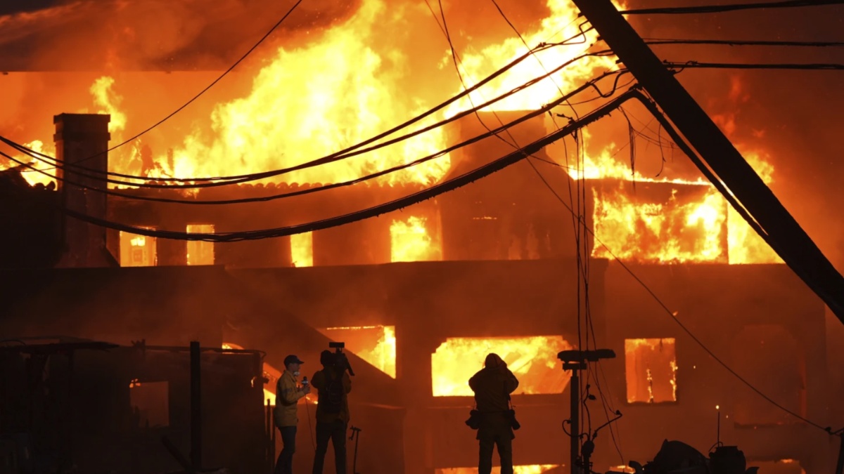 Billy Crystal, Mandy Moore among those who lost homes in Los Angeles ...