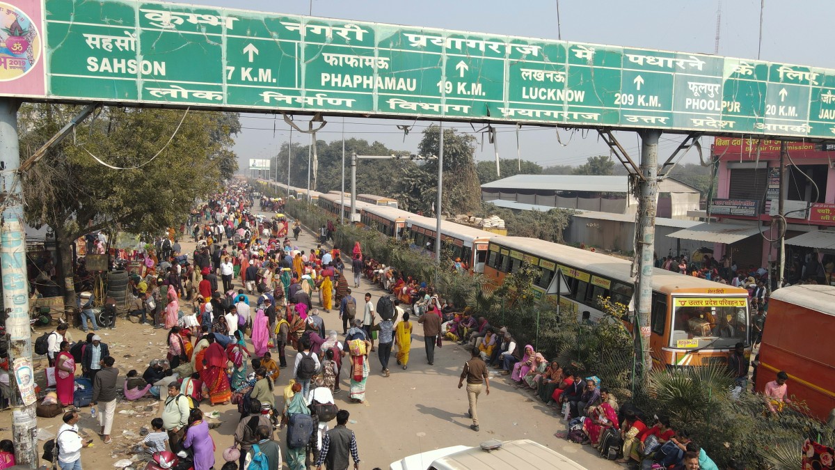 Buses and other vehicles piled up in a jam at Andawa to Saison road owing to huge rush of devotees at the Maha Kumbh Mela 2025, in Prayagraj, Uttar Pradesh, Thursday, January 30, 2025. PTI Buses and other vehicles piled up in a jam at Andawa to Saison road owing to huge rush of devotees at the Maha Kumbh Mela 2025, in Prayagraj, Uttar Pradesh, Thursday, January 30, 2025. PTI