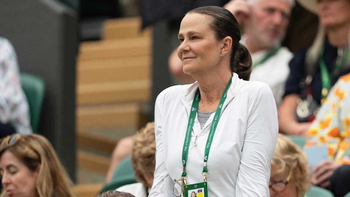 Tennis legend Pam Shriver loses Grand Slam trophies in car robbery after LA fires evacuation