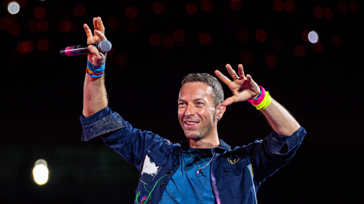 Coldplay Mumbai Concert: Chris Martin apologises to Indian fans for British colonialism, says 'Thank you for forgiving us for...' Coldplay Mumbai Concert: Chris Martin apologises to Indian fans for British colonialism, says 'Thank you for forgiving us for...'