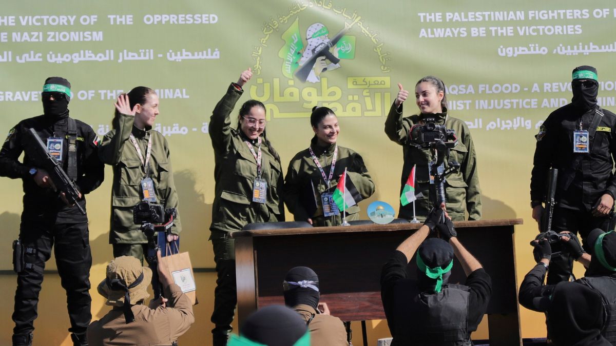 Gaza ceasefire: Israel releases 200 Palestinian prisoners after Hamas freed 4 female soldiers Gaza ceasefire: Israel releases 200 Palestinian prisoners after Hamas freed 4 female soldiers
