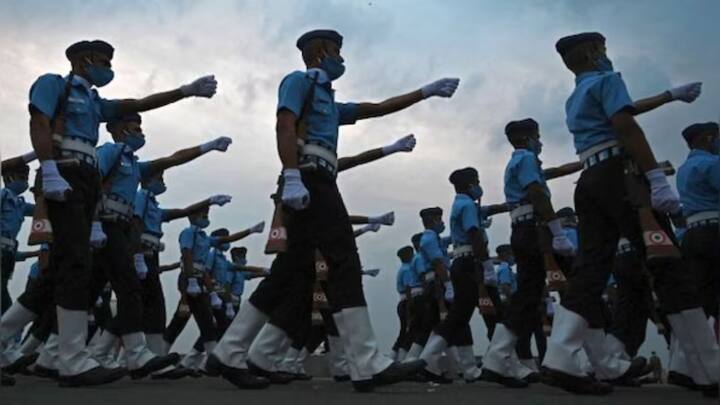 Mi-17 helicopters shower flower petals at the 76th Republic Day Parade