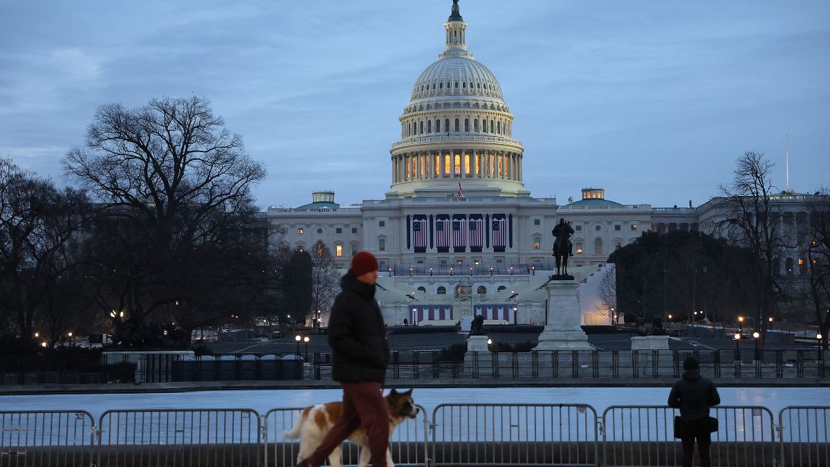 Trump says he will issue executive order delaying TikTok ban, proposes 50% US ownership Trump says he will issue executive order delaying TikTok ban, proposes 50% US ownership