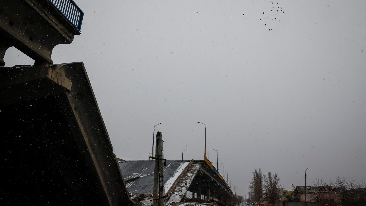 Russian forces target Pokrovsk in bid to sever Ukraine's supply lines