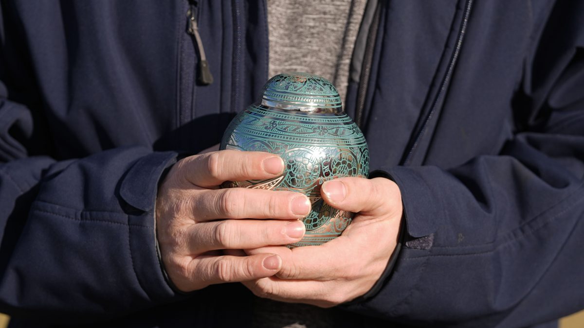 Eric Pranger holds an Urn that contains the ashes of Allen Livingston, Saturday, Dec. 21, 2024, in Westfield, Ind. AP Eric Pranger holds an Urn that contains the ashes of Allen Livingston, Saturday, Dec. 21, 2024, in Westfield, Ind. AP