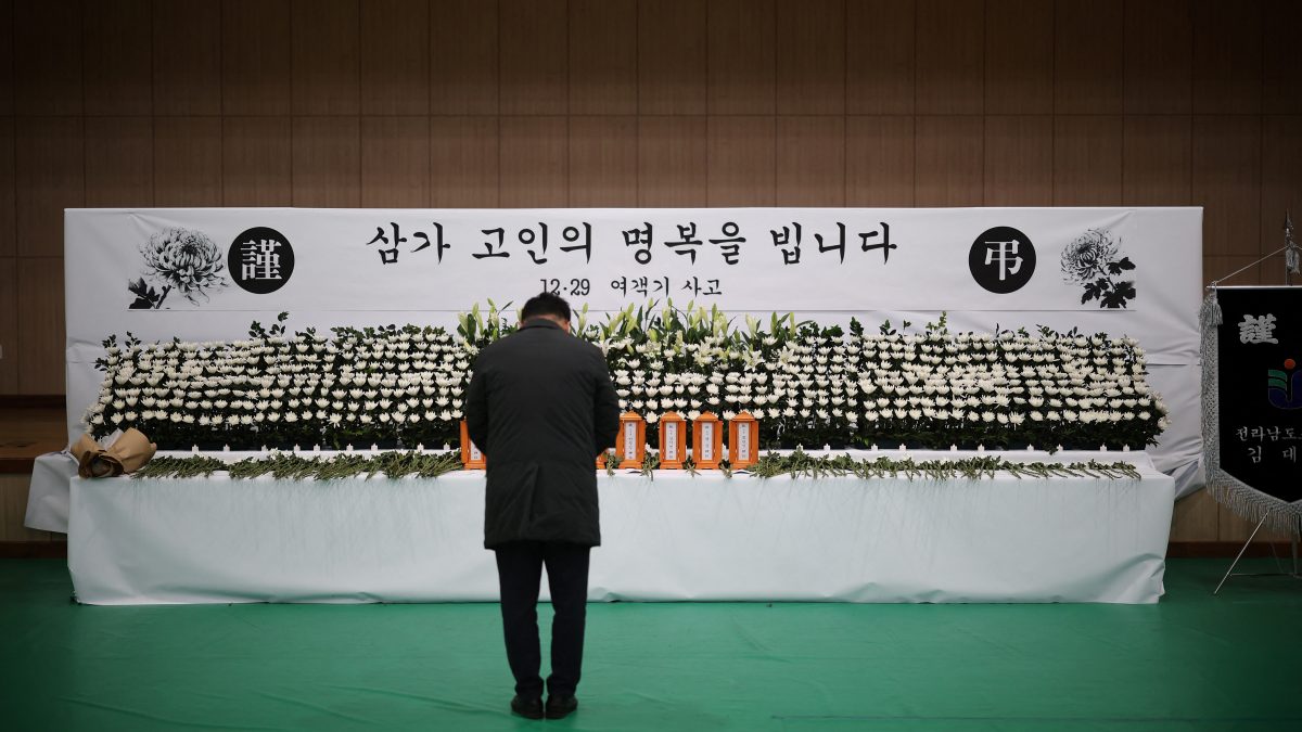 Families mourn as South Korea plane crash investigation progresses