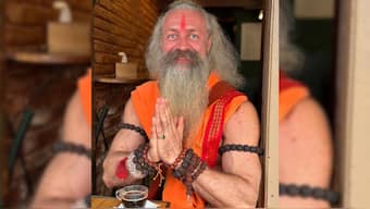 Standing 7 feet tall, he wears simple saffron robes and a rudraksha mala. Image courtesy: Instagram/@kevinbubriski

