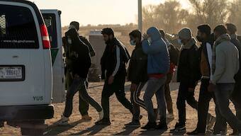 Migrants seeking asylum in the US mostly from India are transported by the US border patrol after crossing the border from Mexico at Yuma, Arizona, US, January 23, 2022. File Photo/Reuters