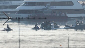 Emergency response units search the crash site of the American Airlines plane on the Potomac River after the plane crashed on approach to Reagan National Airport on January 30, 2025 in Arlington, Virginia.  AFP