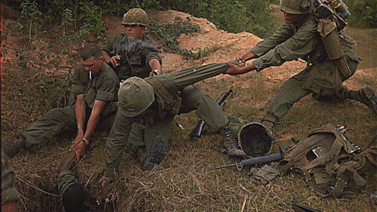 U.S. soldiers lower a member of their reconnaissance platoon into a Viet Cong tunnel during a search and destroy mission in Vietnam, April 24, 1967. File image/Reuters U.S. soldiers lower a member of their reconnaissance platoon into a Viet Cong tunnel during a search and destroy mission in Vietnam, April 24, 1967. File image/Reuters