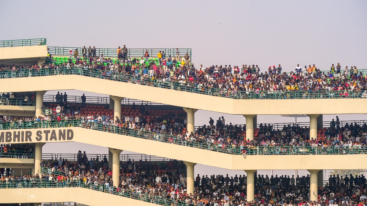 Virat Kohli’s Ranji Trophy return: Delhi Police resort to lathi charge to control crowd at stadium – Report Virat Kohli’s Ranji Trophy return: Delhi Police resort to lathi charge to control crowd at stadium – Report