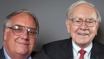 Howie Buffett (left) and Warren Buffett. Source: Reuters. 