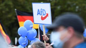 Supporters hold balloons, flags and a placard during a campaign of right wing Alternative for Germany (AfD) top candidates for the upcoming general election, Alice Weidel and Tino Chrupalla, in Berlin, Germany, September 24, 2021. (Photo: Reuters) 