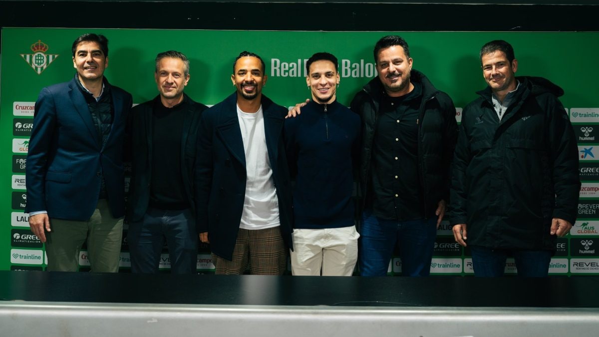 Antony and Real Betis coach reacts as Brazilian forward joins La Liga from Man Utd: 'Intense day'