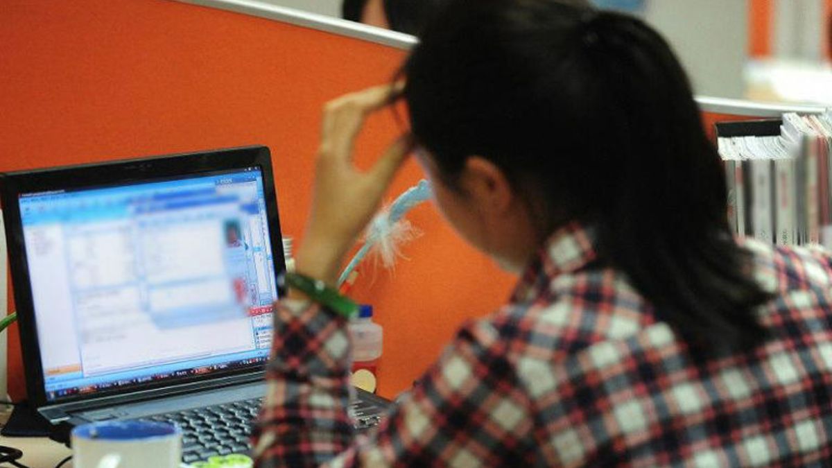 The rising trend, dubbed “career catfishing,” involves Zoomers (those aged 27 and under) accepting job offers only to never show up on their first day. Image courtesy: AFP The rising trend, dubbed “career catfishing,” involves Zoomers (those aged 27 and under) accepting job offers only to never show up on their first day. Image courtesy: AFP