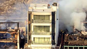 When the LA fires, that destroyed over 10,000 structures finally subsided, David Steiner’s mansion miraculously stood tall amidst the ashes of neighbouring multimillion-dollar homes. Image courtesy: X/ @MichaelSCollura