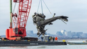 Authorities with the NTSB, in coordination with SUPSALV, recover the Sikorsky UH-60 Black Hawk, along the Potomac River, in Arlington, Va., on Feb. 6, 2025.@NTSB_Newsroom via X
