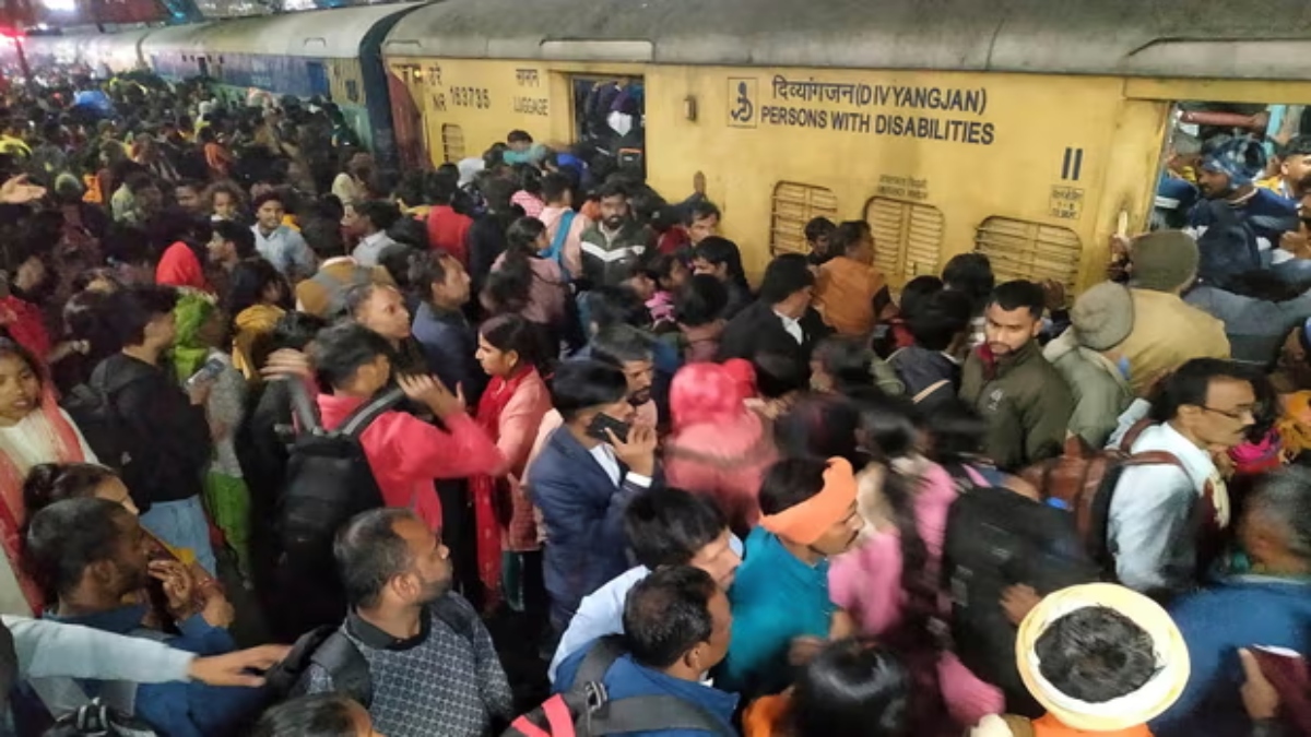 New Delhi railway station stampede: Death toll rises to 18, Rs 10 lakh ex gratia announced for kin of victims New Delhi railway station stampede: Death toll rises to 18, Rs 10 lakh ex gratia announced for kin of victims