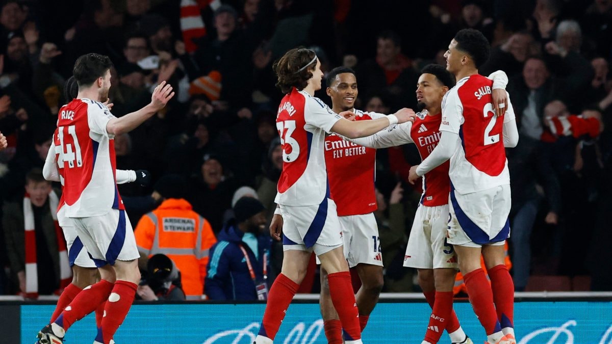 Arsenal thrash Man City to strengthen Premier League title challenge, Man Utd lose to Palace