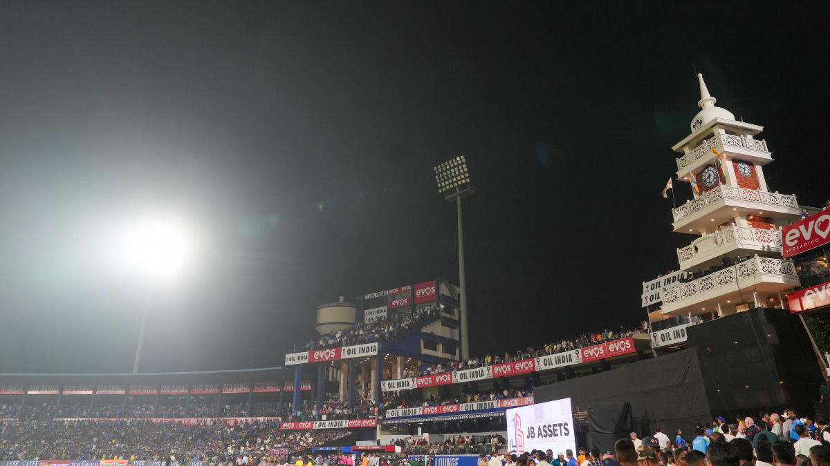 IND vs ENG: BCCI, OCA face flak over floodlight failure at Cuttack's Barabati Stadium during 2nd ODI IND vs ENG: BCCI, OCA face flak over floodlight failure at Cuttack's Barabati Stadium during 2nd ODI