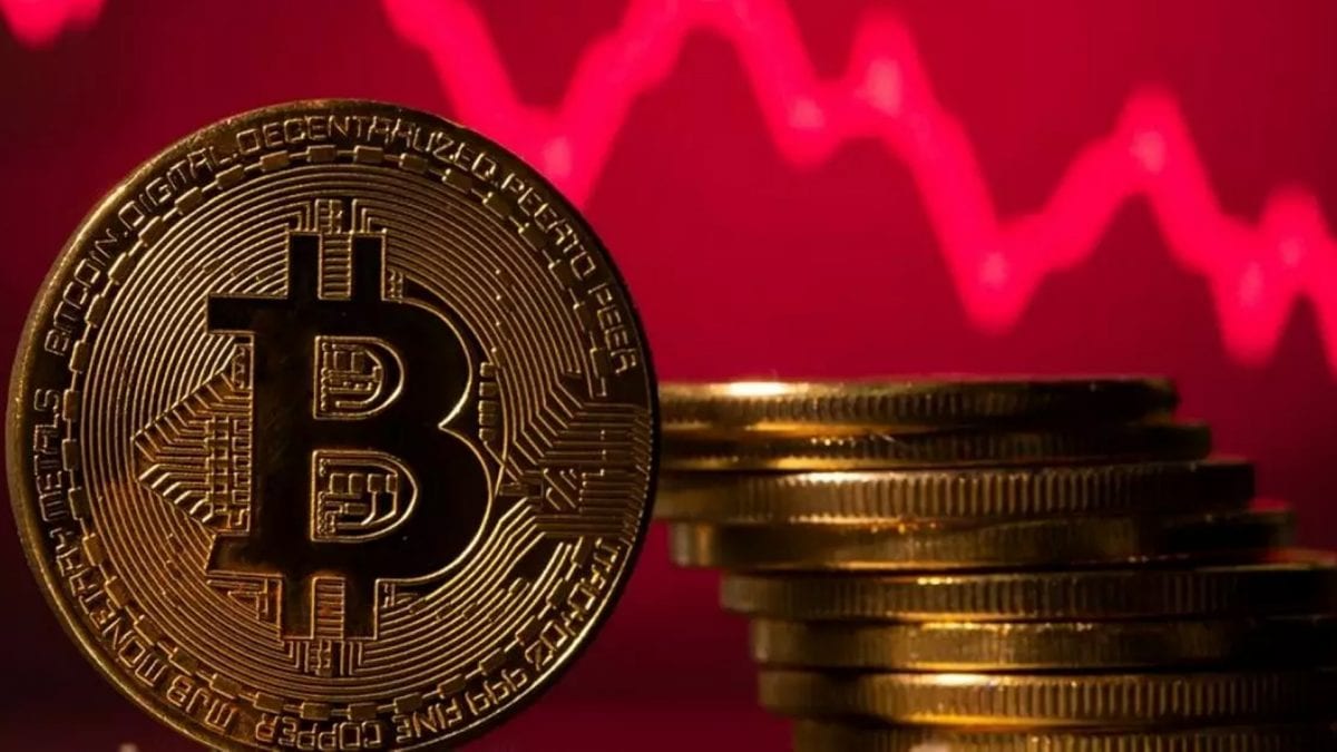 Bitcoin price tanks below $92,000 mark, crypto investors lose $100 billion as Trump tariff threat looms