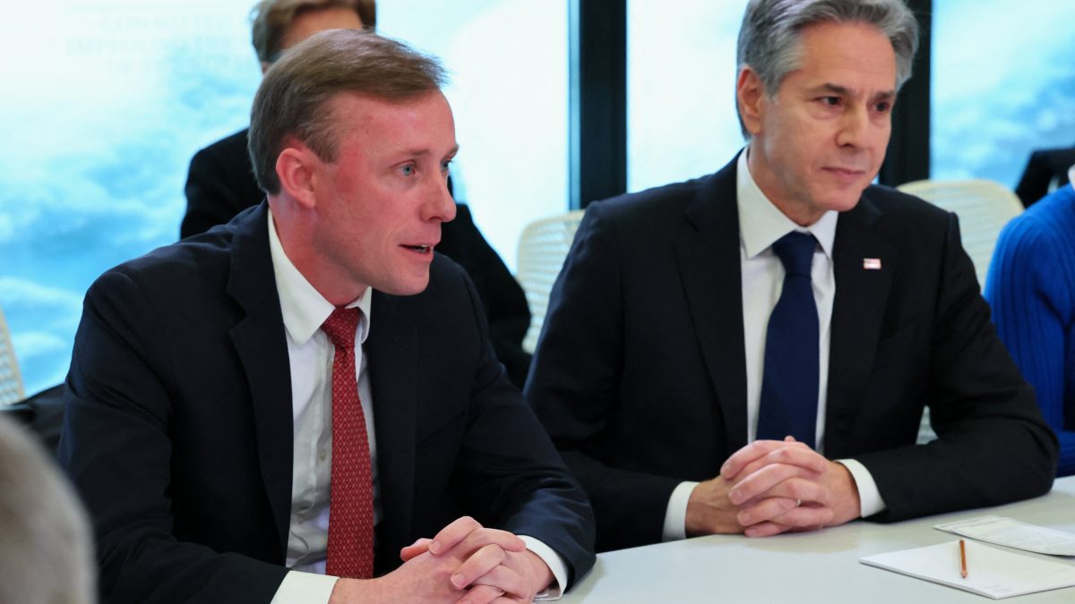 US President Trump revokes security clearances for former state and national security officials US President Trump revokes security clearances for former state and national security officials