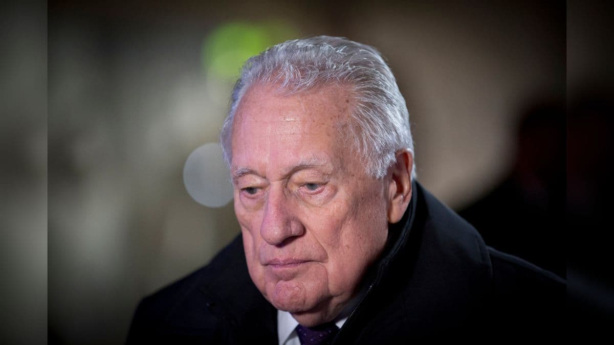 Clint Hill, a member of the late US First Lady Jacqueline Kennedy's secret service detail, speaks to the media after he laid a wreath on the JFK Tribute outside the Hilton Hotel, Friday, November 22, 2013. File Image/AP