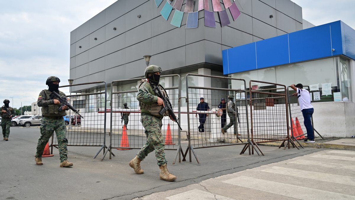 Members of the Armed Forces guard the morgue of Guayaquil, Ecuador. AFP Members of the Armed Forces guard the morgue of Guayaquil, Ecuador. AFP