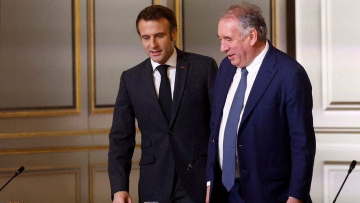 French President Emmanuel Macron talks with Francois Bayrou, leader of French centrist party MoDem (Mouvement Democrate) as he arrives to attend the second plenary session of the Conseil National de la Refondation (CNR - National Council for Refoundation) at the Elysee Palace in Paris, France, December 12, 2022. (Photo: Reuters) French President Emmanuel Macron talks with Francois Bayrou, leader of French centrist party MoDem (Mouvement Democrate) as he arrives to attend the second plenary session of the Conseil National de la Refondation (CNR - National Council for Refoundation) at the Elysee Palace in Paris, France, December 12, 2022. (Photo: Reuters)