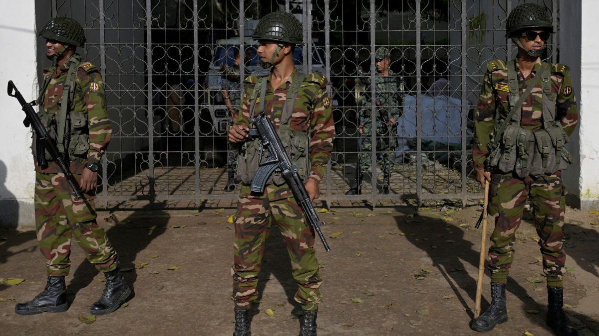 Security personnel stand guard next to a police station in Dhaka, Bangladesh, August 9, 2024. (Representative Photo, Credit: Reuters) Security personnel stand guard next to a police station in Dhaka, Bangladesh, August 9, 2024. (Representative Photo, Credit: Reuters)