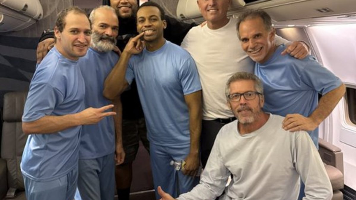 Venezuela frees 6 Americans as Trump’s envoy meets Maduro. Venezuela frees 6 Americans as Trump’s envoy meets Maduro.