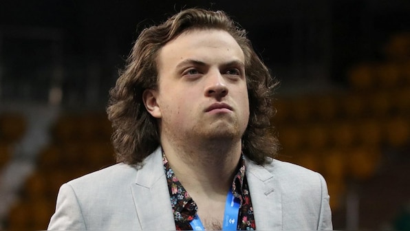 Hans Niemann to undergo lie-detecting polygraph test after losing blitz showdown against Russian GM Daniil Dubov