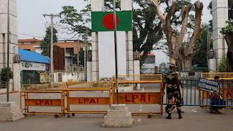 A Border Security Force (BSF) official stands in front of the gates of the India-Bangladesh international border in Petrapole, India, October 16, 2024. File Image/Reuters