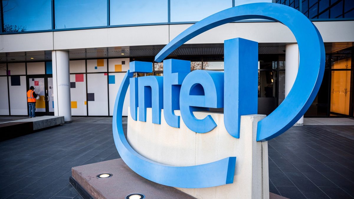 US government in talks to take 10% stake in Intel through Chips Act grants, says report