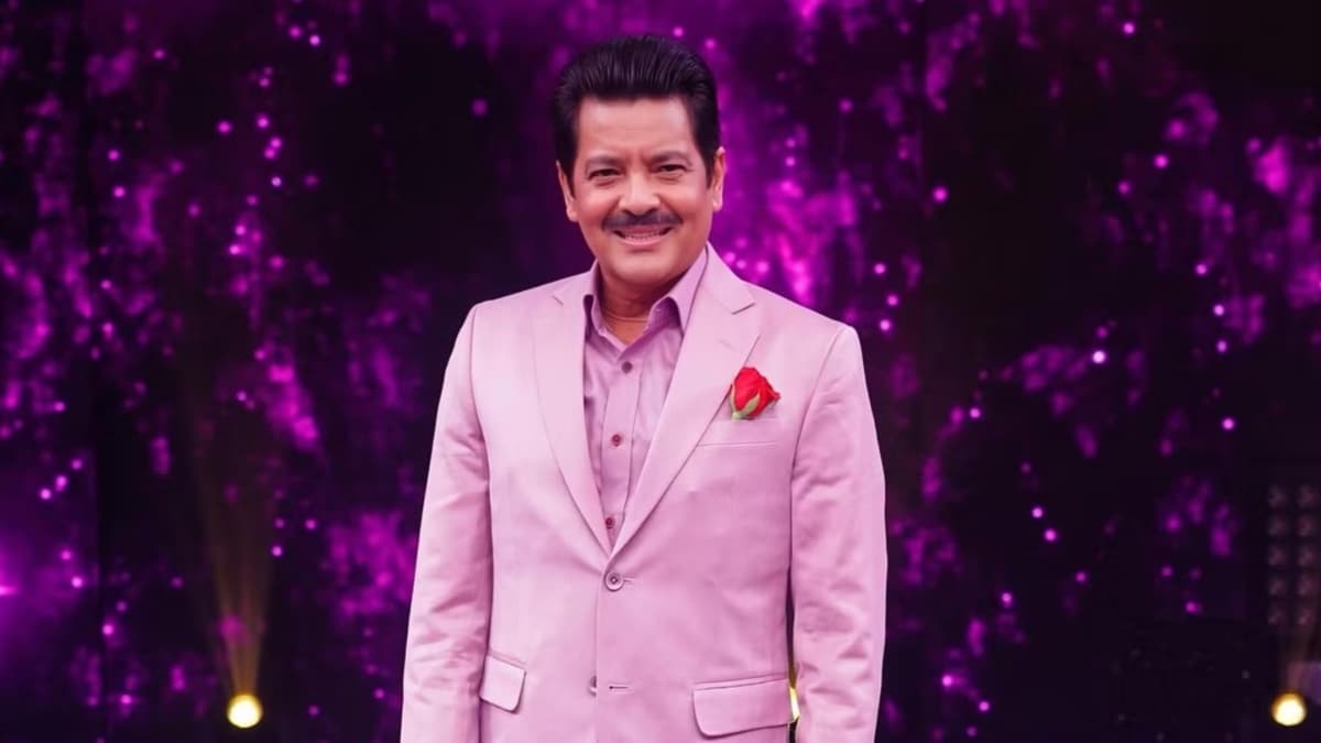 Udit Narayan reacts to kissing female fans at concert amid backlash: 'There is madness when I...'