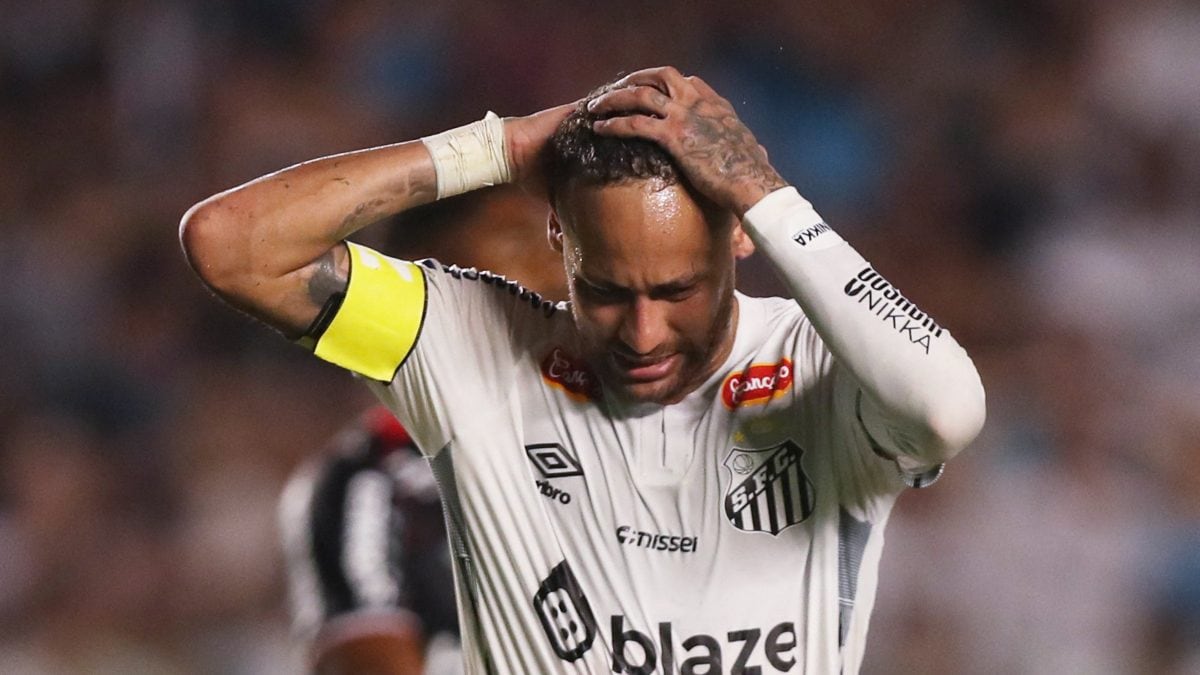 Loud cheers, phone lights: Neymar gets jubilant welcome on Santos return after 12 years