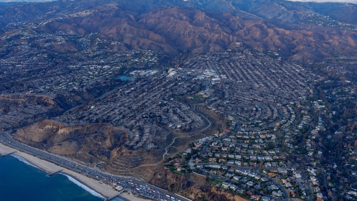 Wildfire cleanup creates new concerns for LA residents: Toxic waste and environmental risks