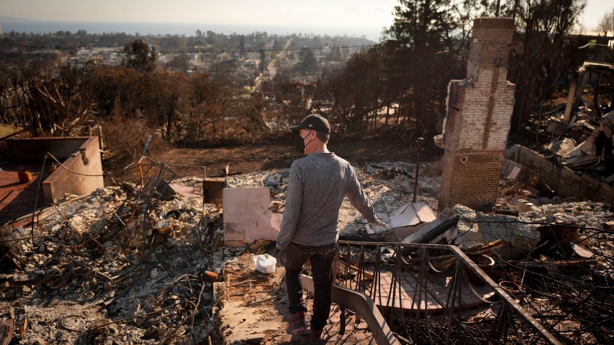 Man agrees to plead guilty for flying drone that grounded firefighting aircraft in LA wildfire