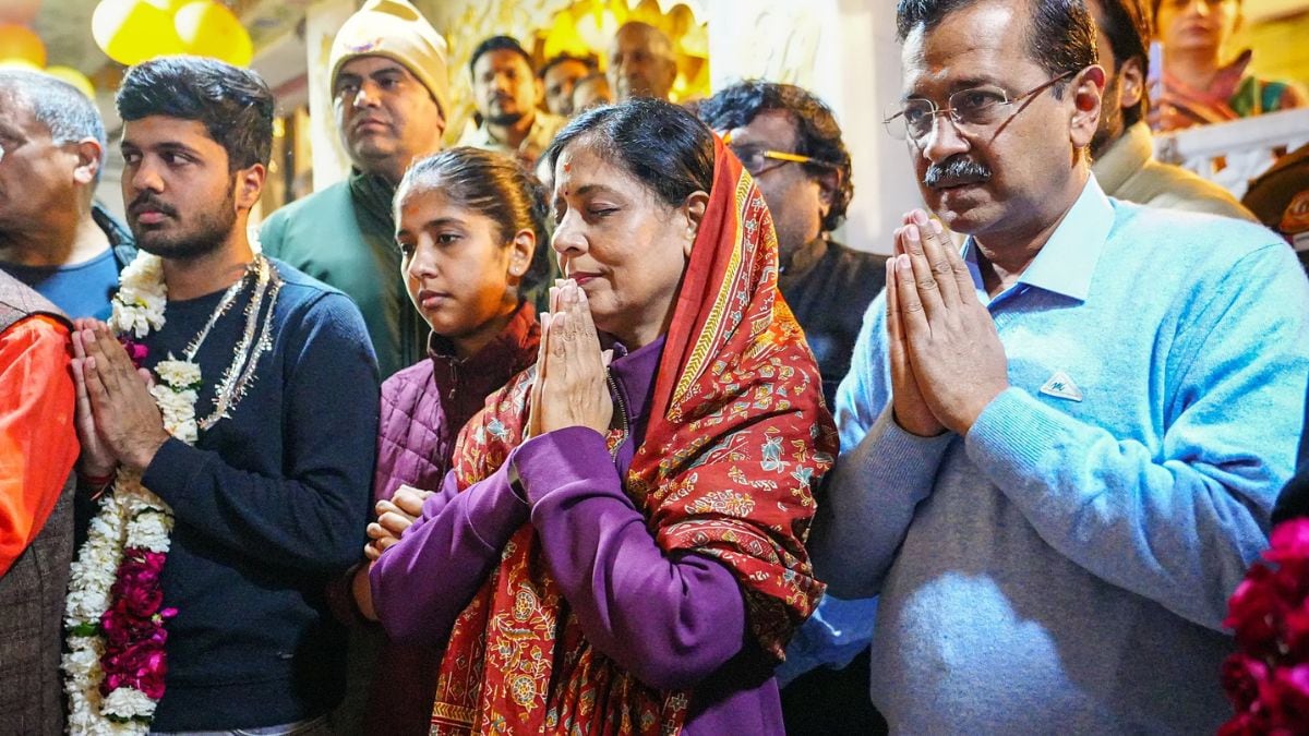 Top BJP, AAP leaders turn to temples on eve of Delhi Assembly elections