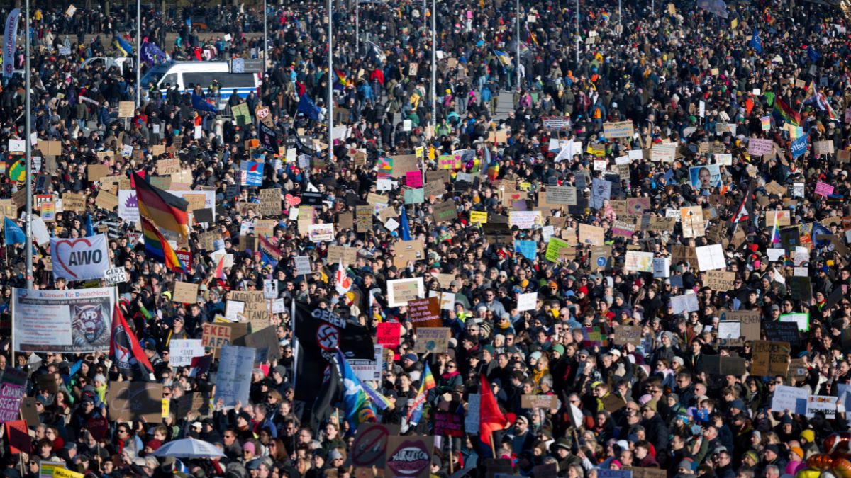 Munich sees over 200,000 protesters against far-right ahead of German election Munich sees over 200,000 protesters against far-right ahead of German election