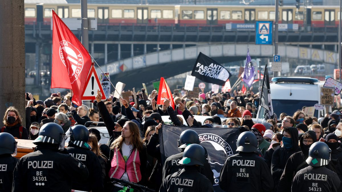 Counter-marchers protest against a march of extreme right supporters, on February 22, 2025 in Berlin, one day before general elections. Image- AFP Counter-marchers protest against a march of extreme right supporters, on February 22, 2025 in Berlin, one day before general elections. Image- AFP