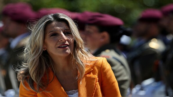 'Living better, working less...': Spanish ministers agree to cut legal working week to 37.5 hours