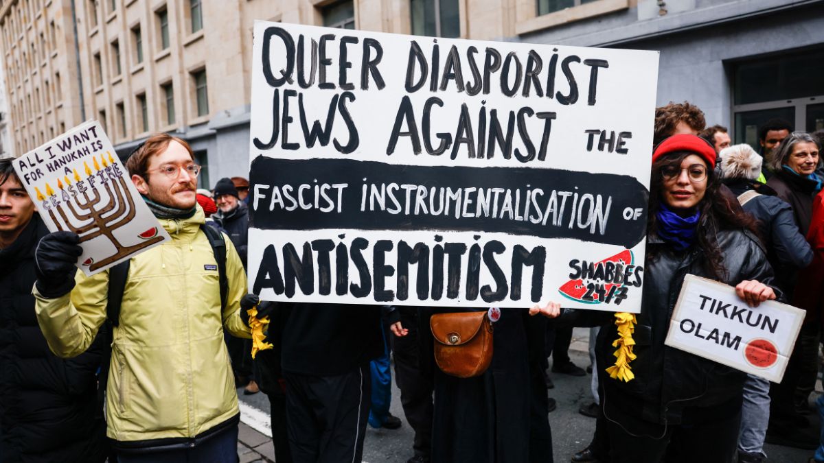 Australia amends law to make jail time mandatory for those promoting Nazi salute Australia amends law to make jail time mandatory for those promoting Nazi salute