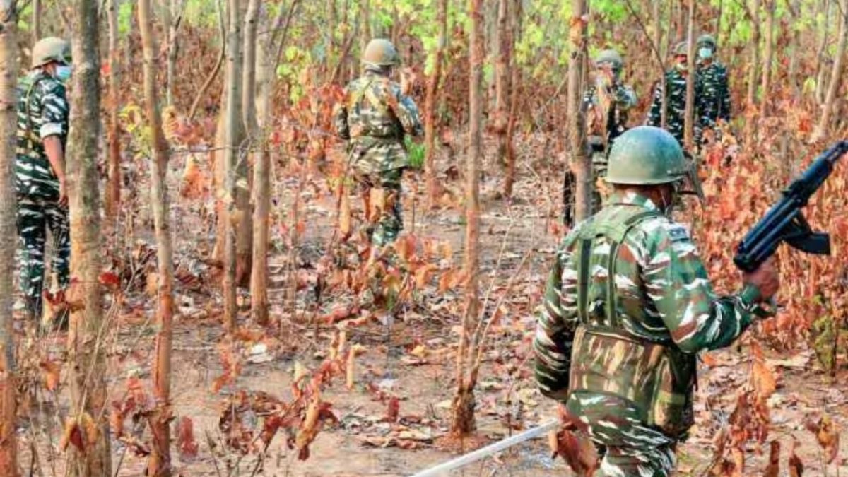 31 Maoists, 2 jawans killed in Chhattisgarh encounter as Shah vows to eradicate Naxals by March 2026 31 Maoists, 2 jawans killed in Chhattisgarh encounter as Shah vows to eradicate Naxals by March 2026