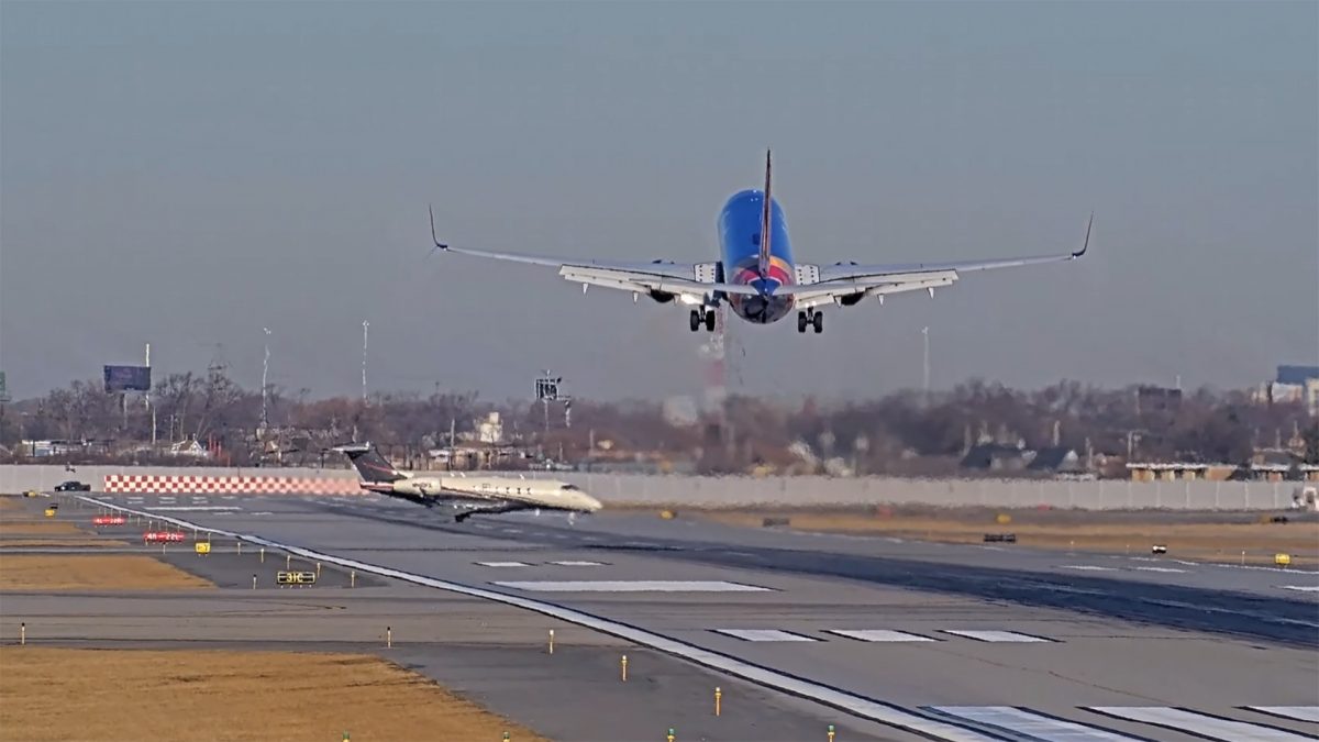 WATCH | Southwest flight aborts landing at Chicago airport to avoid collision with jet WATCH | Southwest flight aborts landing at Chicago airport to avoid collision with jet