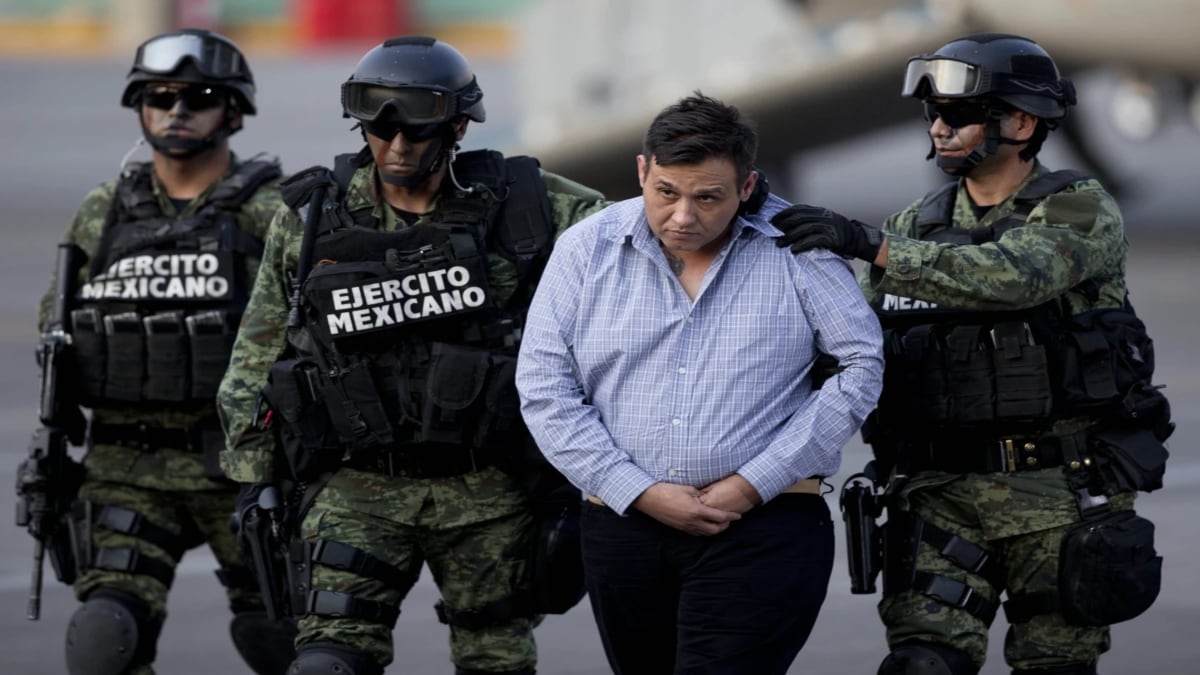 Mexico extradites 29 high-level organized crime operatives as it attempts to postpone Trump's tariff deadline