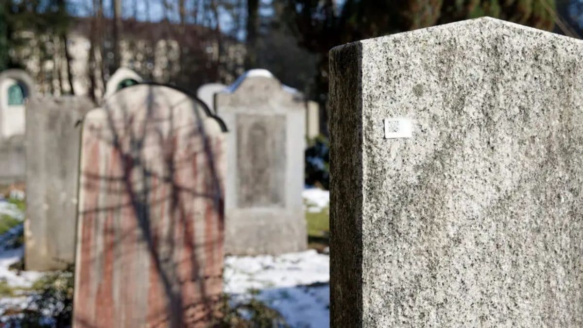 Munich mystery: QR codes appear on over 1,000 graves, police probe concludes