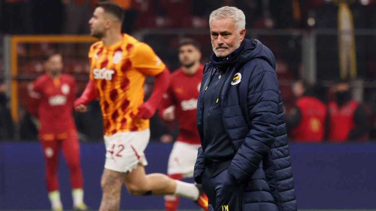 In 2023, Jose Mourinho was banned by UEFA from 4 games for verbally abusing referees. Image: Reuters In 2023, Jose Mourinho was banned by UEFA from 4 games for verbally abusing referees. Image: Reuters